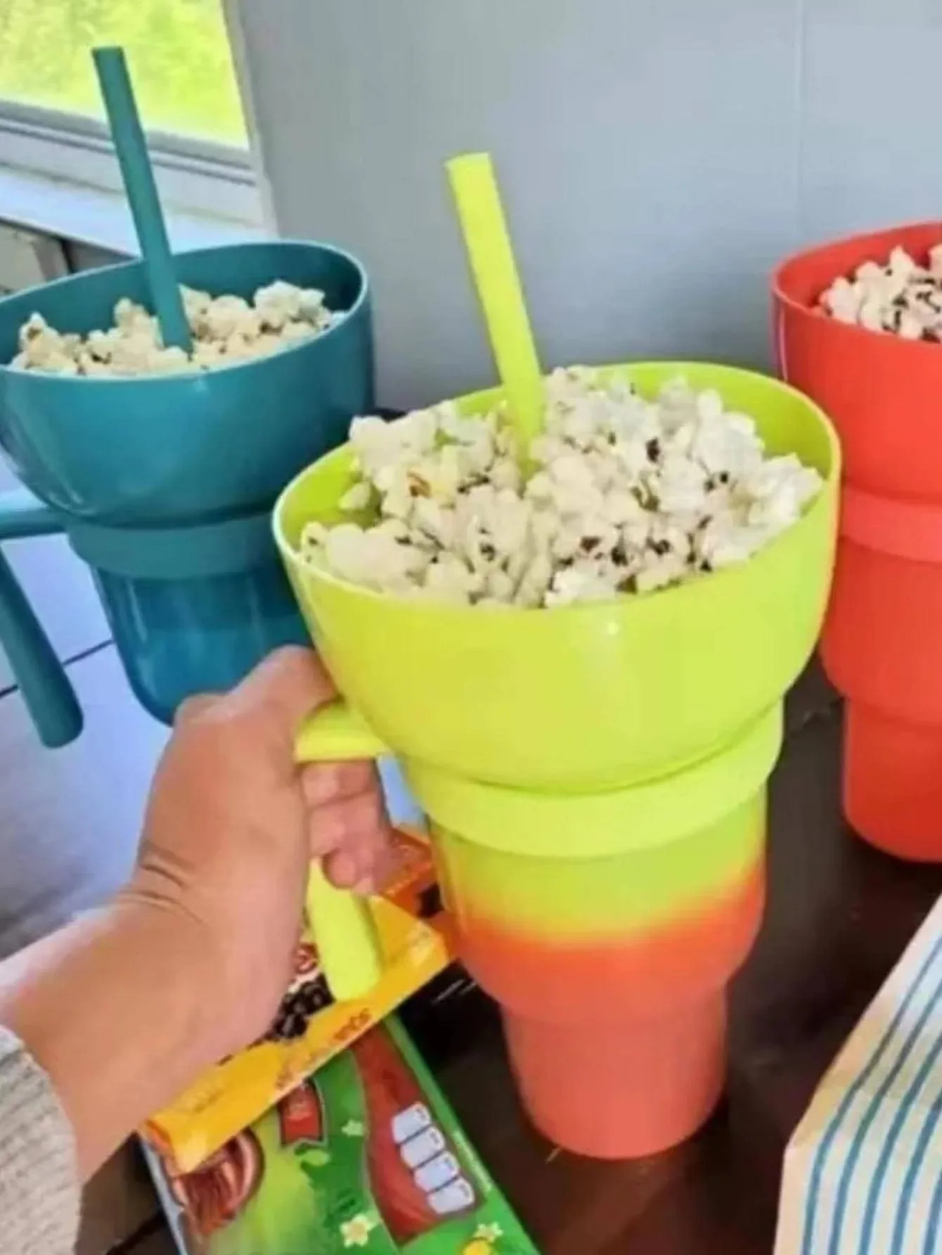 Kreatywny kubek 2 w 1 na popcorn i napój z uchwytem 🍿