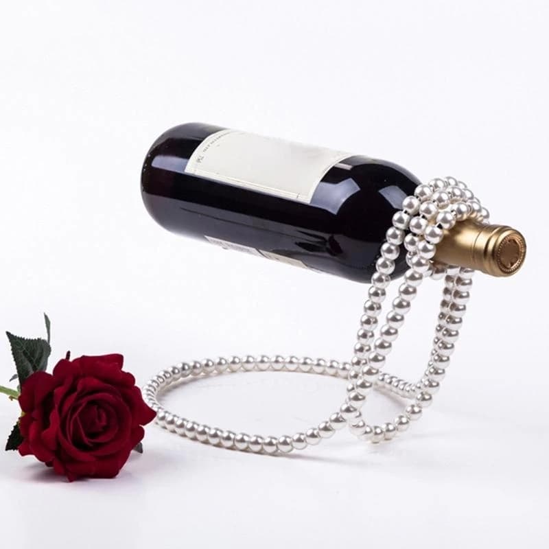 Kreatywny Stojak na Wino z Perłowym Naszyjnikiem - Nowość 🍷
